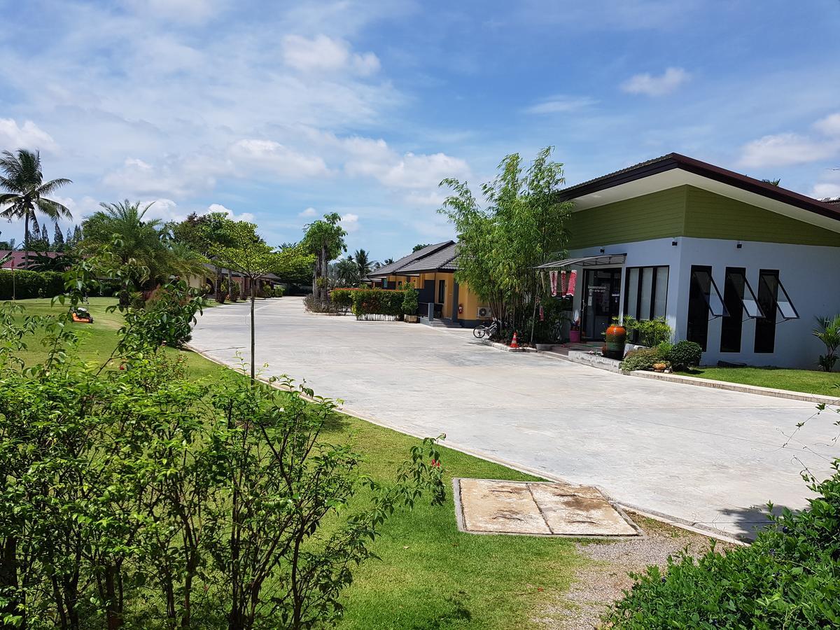 Nicasio Hotel Chumphon Exterior foto